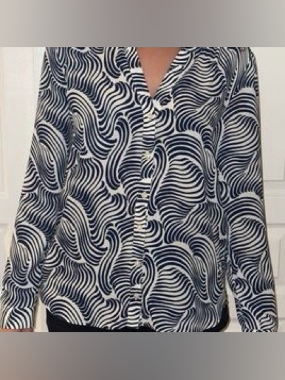 Ann Taylor Navy and White Wave-Print Button-Down Shirt XS